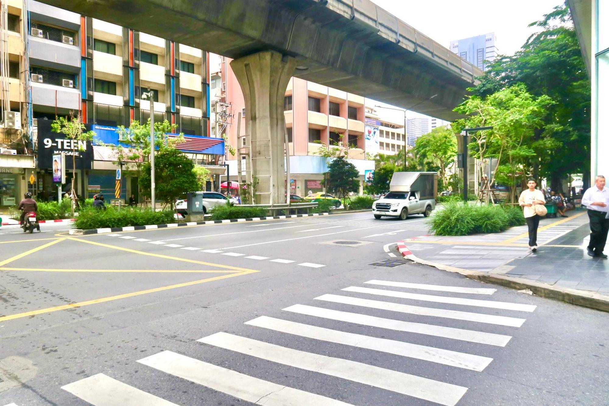 Les Fleurs Bangkok Hostel Екстериор снимка