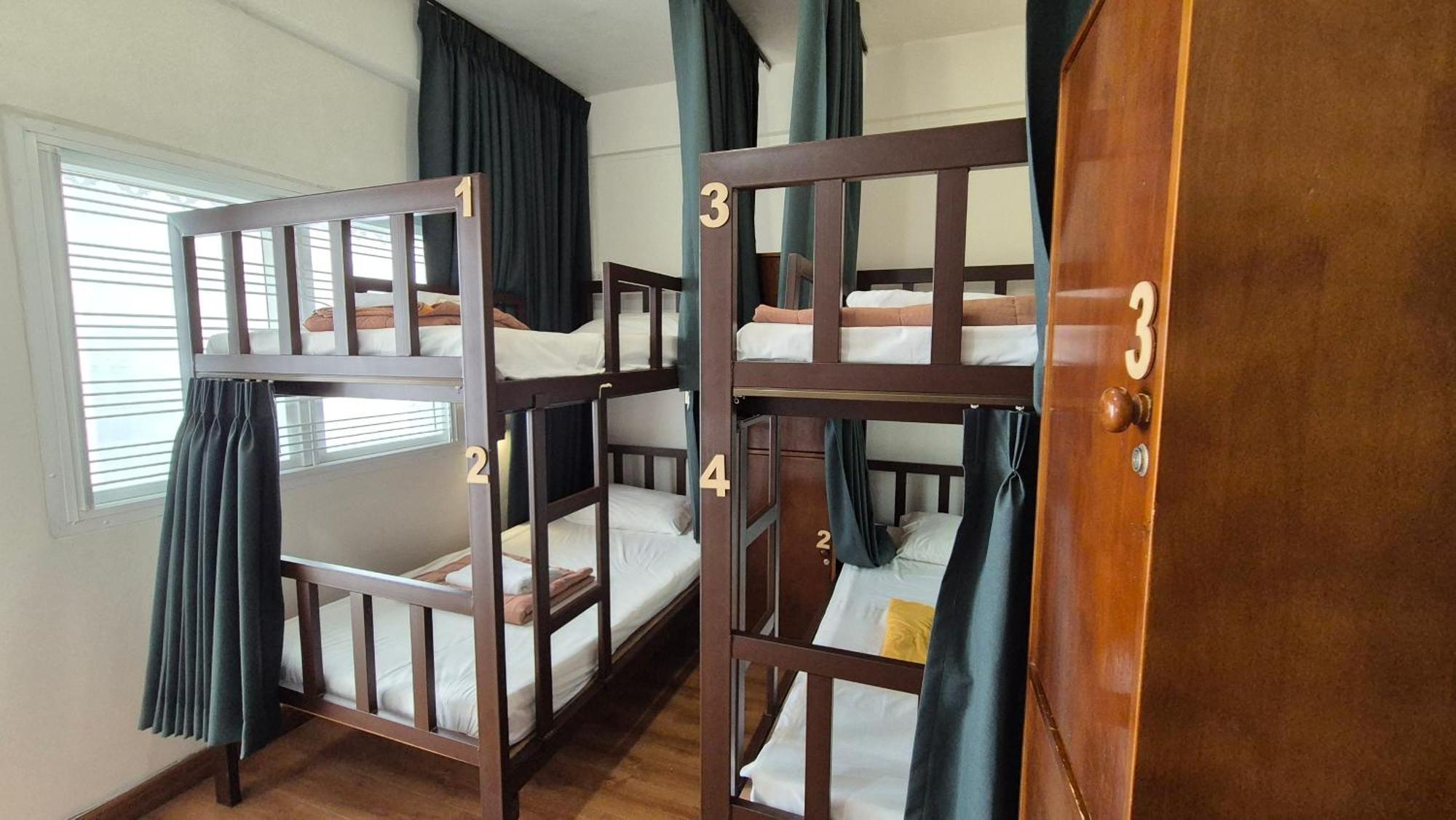 Les Fleurs Bangkok Hostel Екстериор снимка