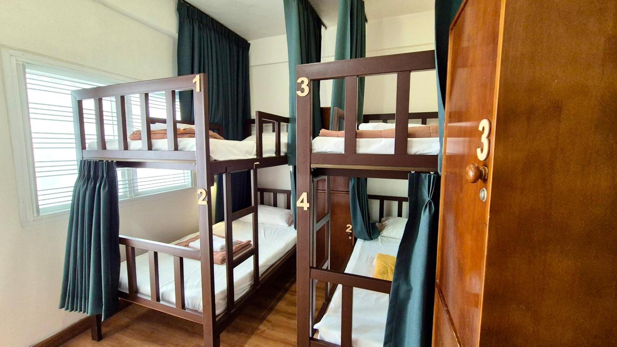 Les Fleurs Bangkok Hostel Екстериор снимка