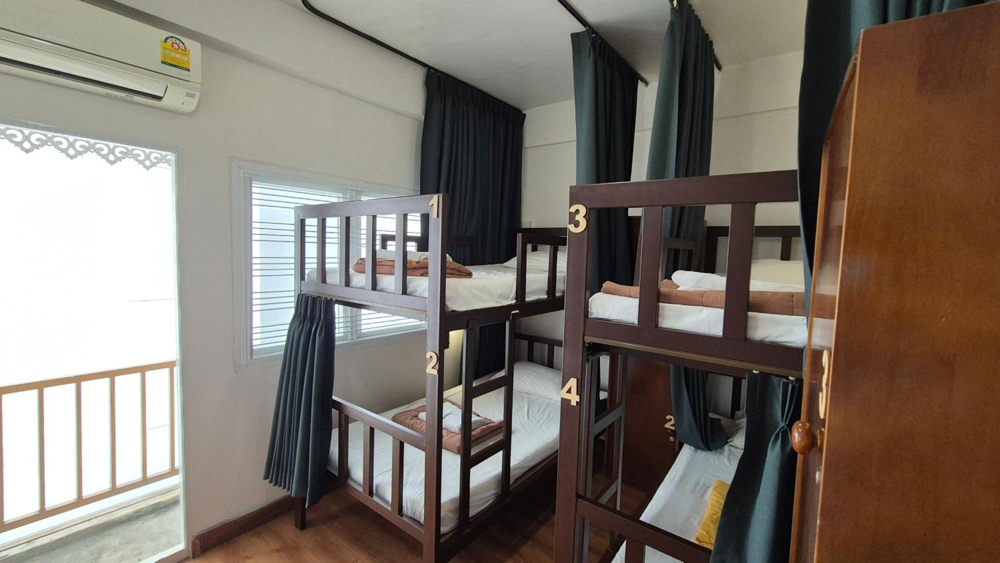 Les Fleurs Bangkok Hostel Екстериор снимка