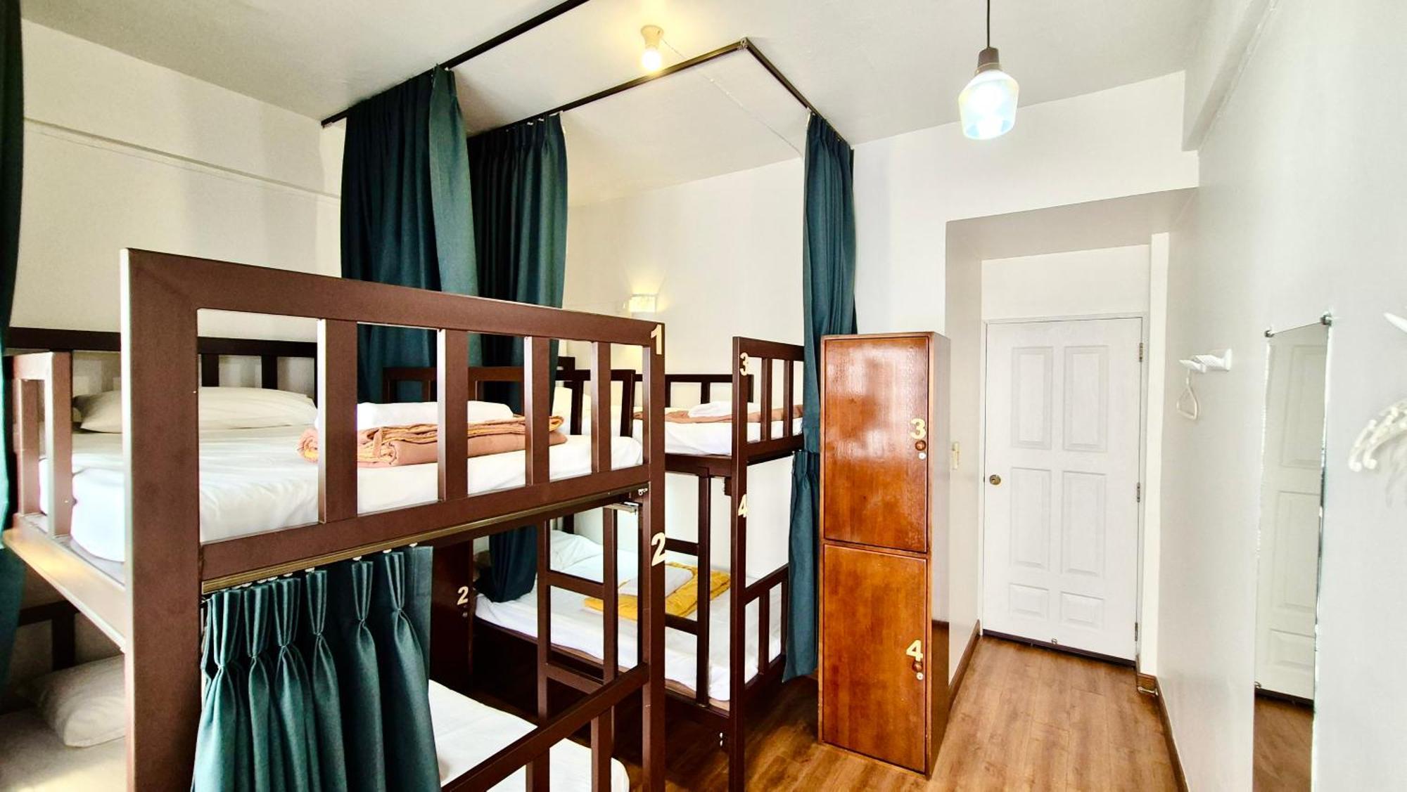 Les Fleurs Bangkok Hostel Екстериор снимка