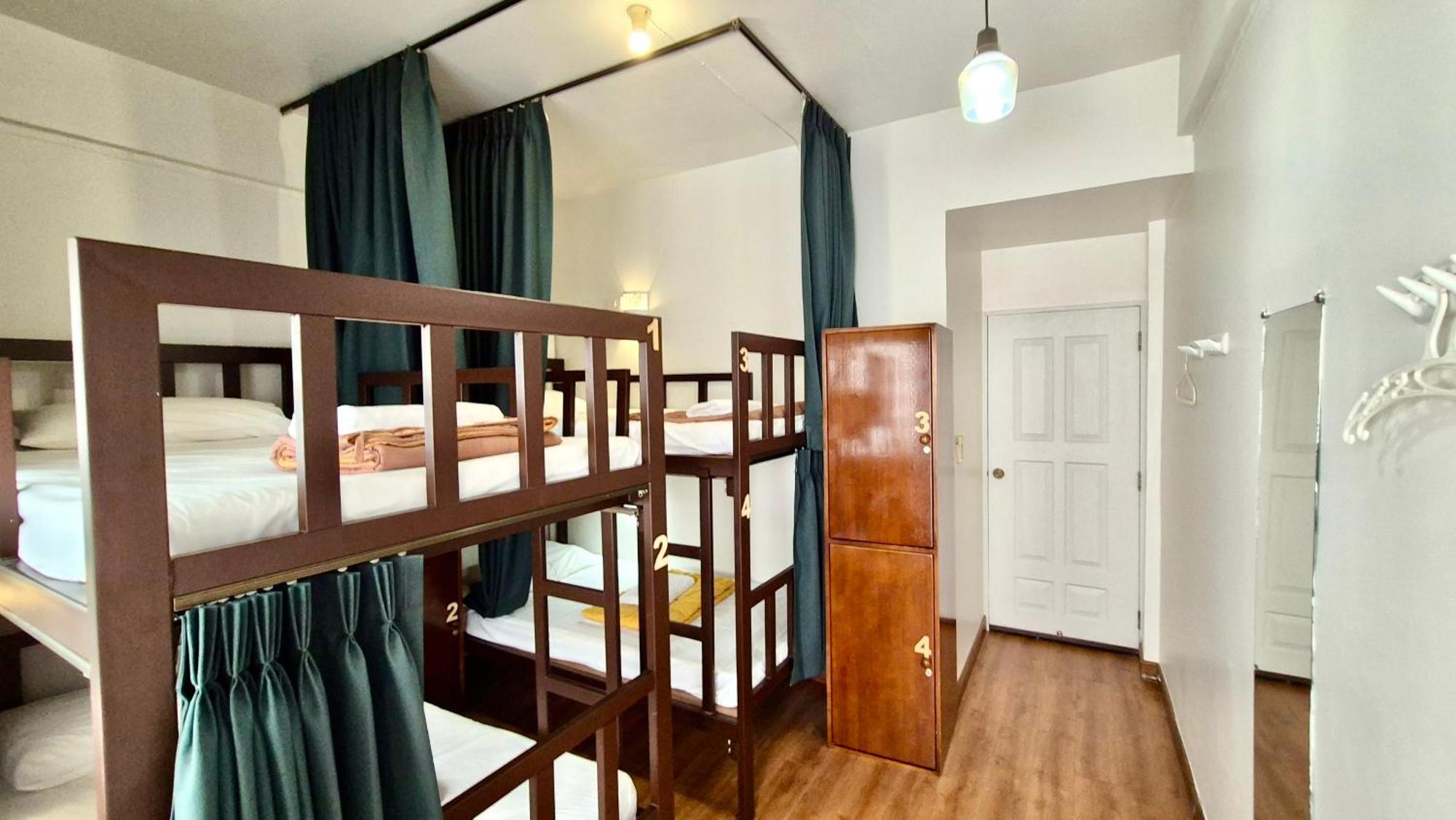 Les Fleurs Bangkok Hostel Екстериор снимка