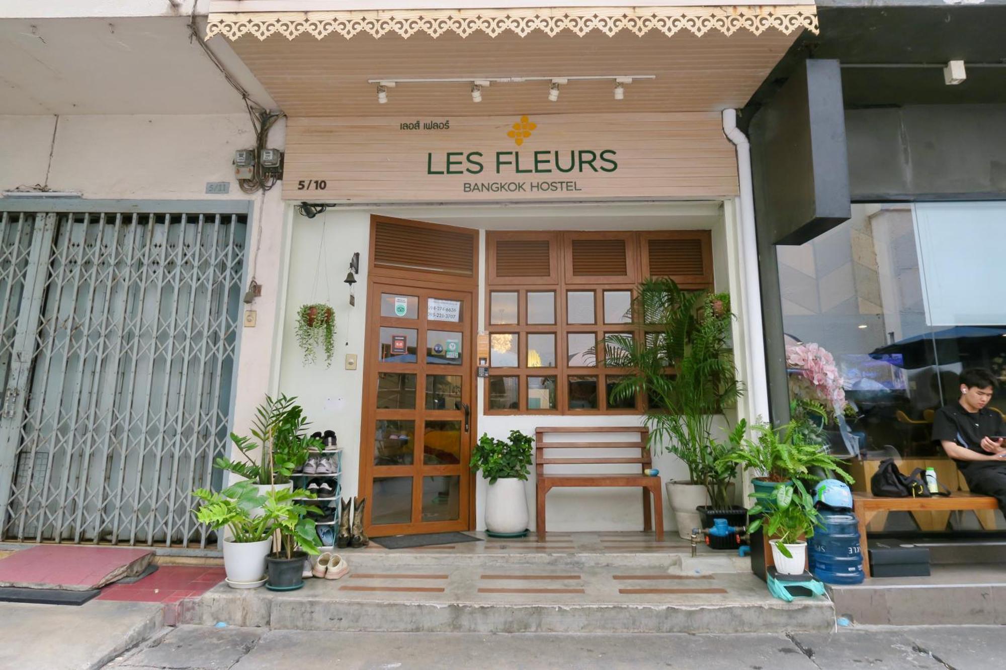Les Fleurs Bangkok Hostel Екстериор снимка