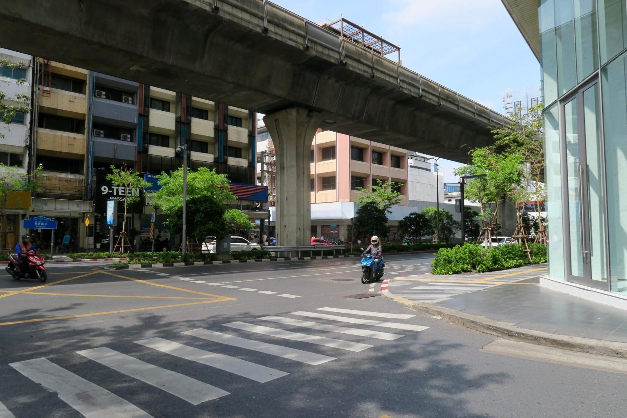 Les Fleurs Bangkok Hostel Екстериор снимка