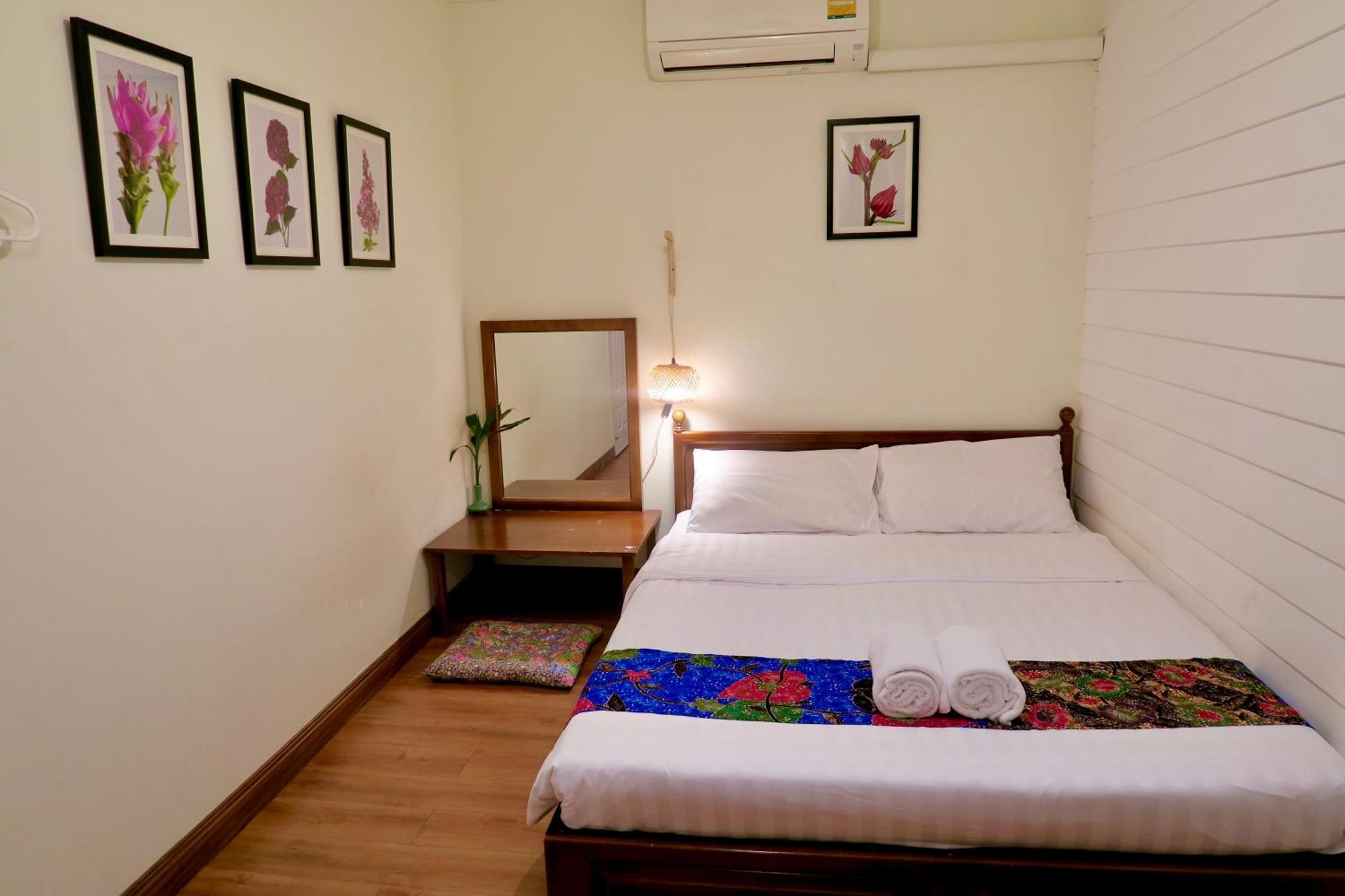 Les Fleurs Bangkok Hostel Екстериор снимка