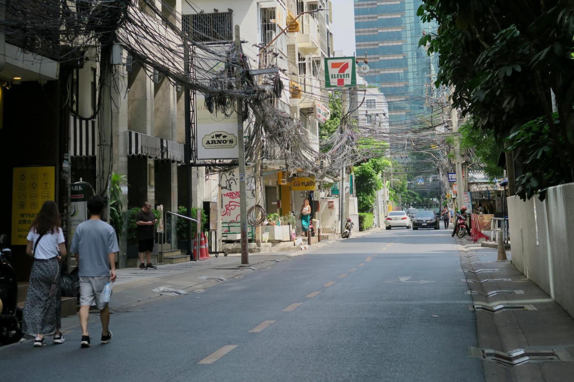 Les Fleurs Bangkok Hostel Екстериор снимка