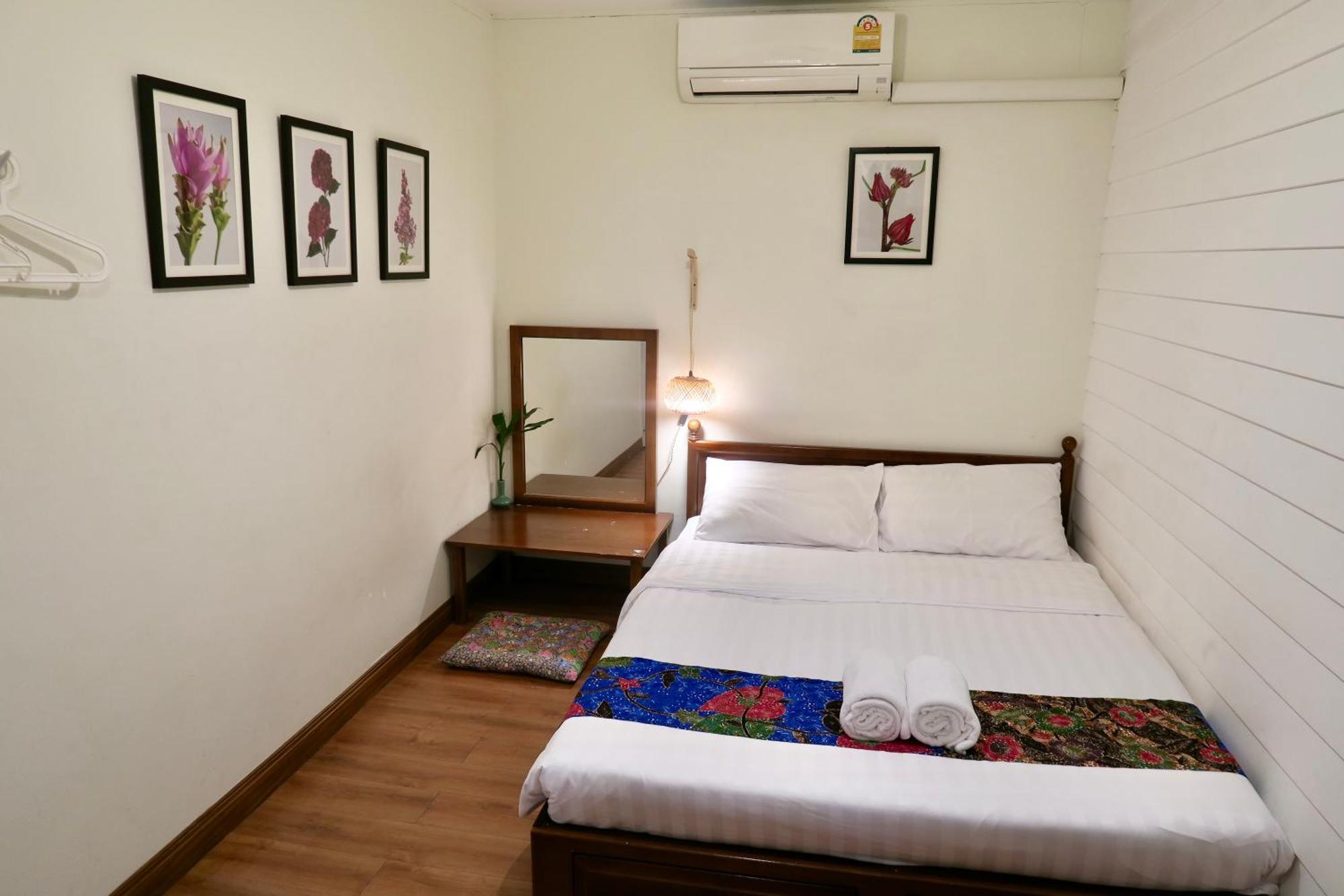 Les Fleurs Bangkok Hostel Екстериор снимка