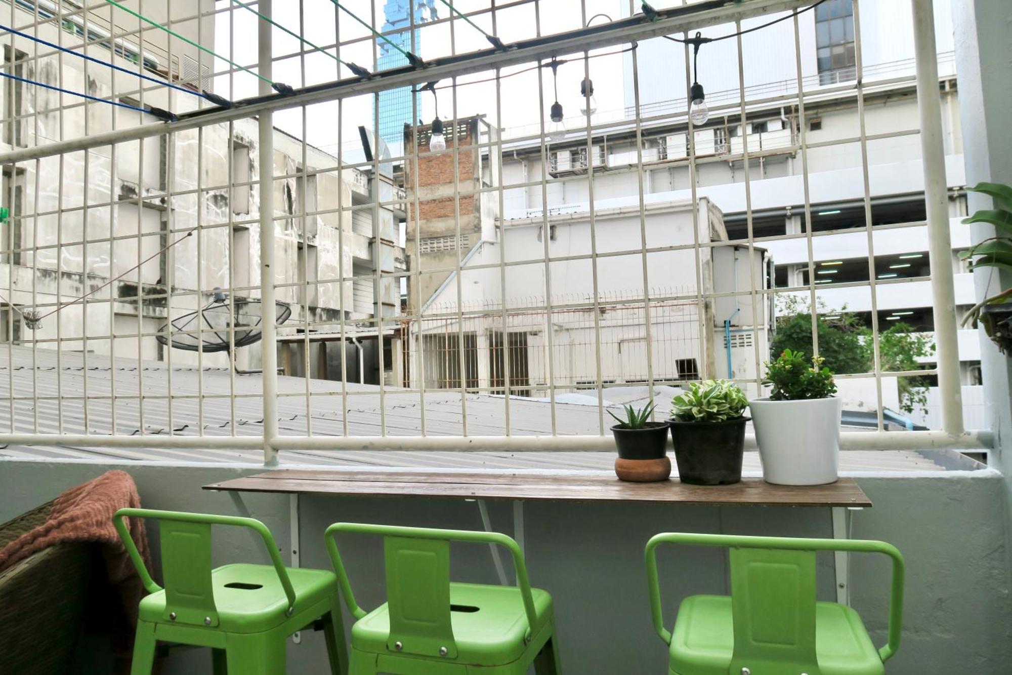 Les Fleurs Bangkok Hostel Екстериор снимка