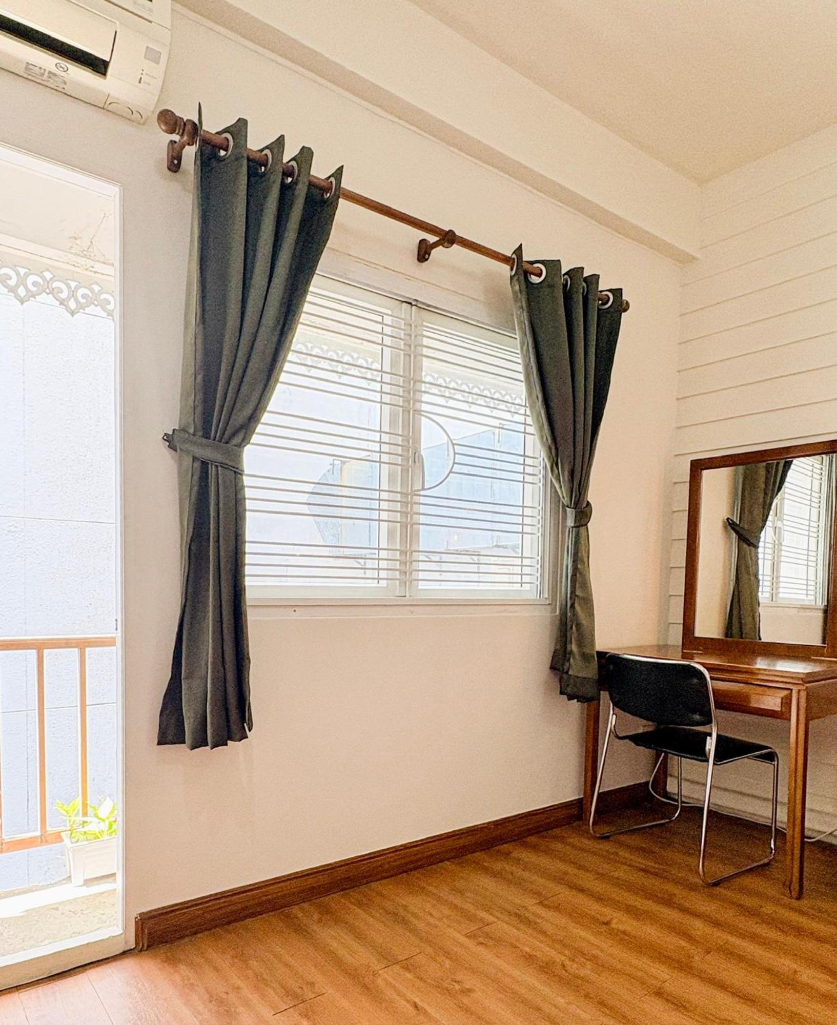 Les Fleurs Bangkok Hostel Екстериор снимка