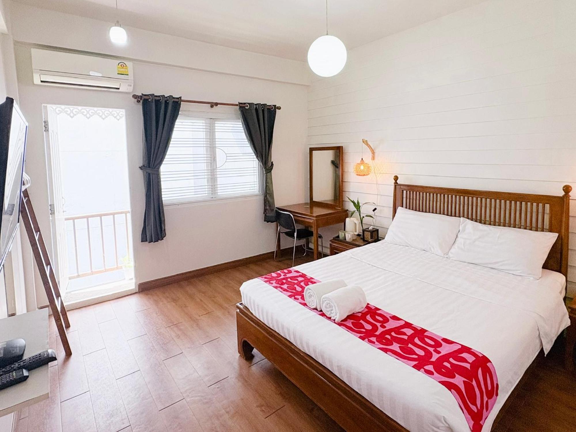 Les Fleurs Bangkok Hostel Екстериор снимка