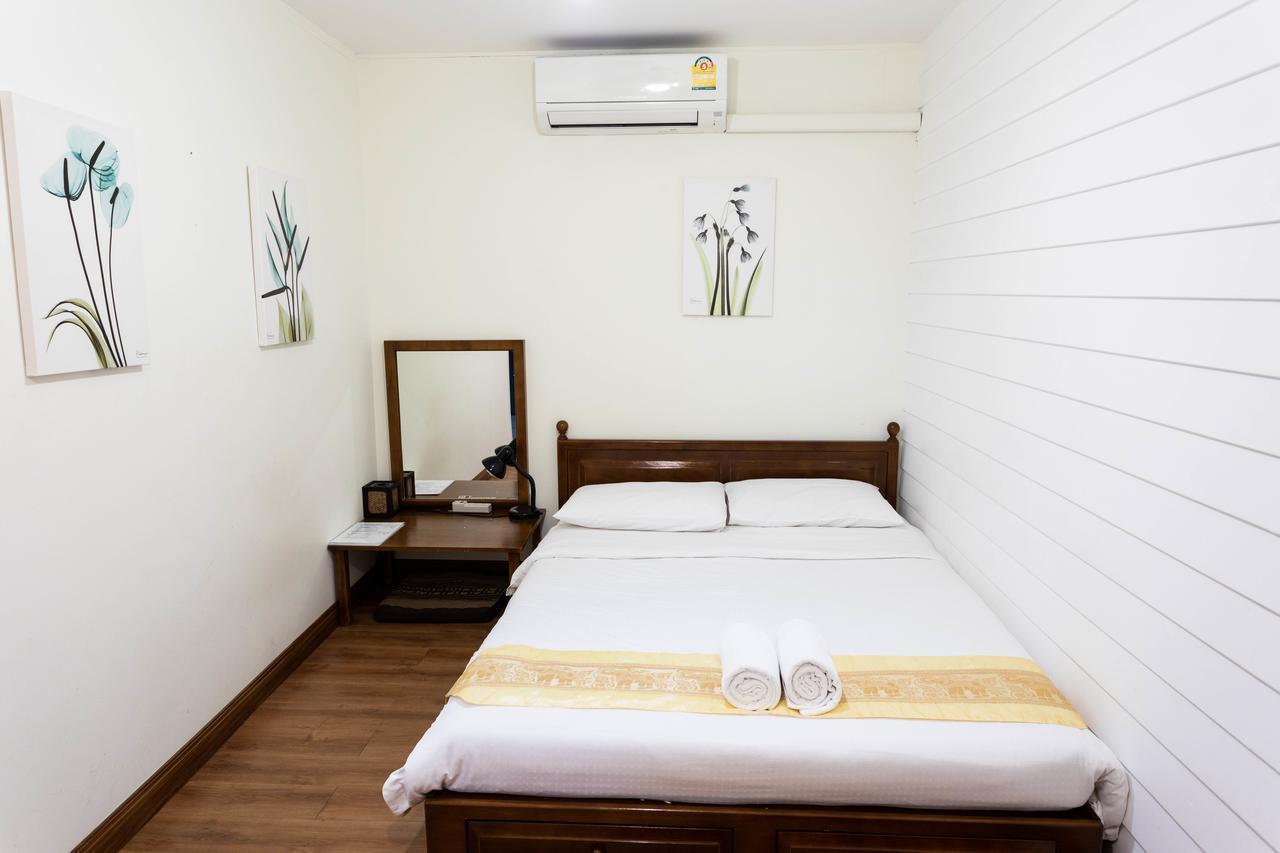 Les Fleurs Bangkok Hostel Екстериор снимка