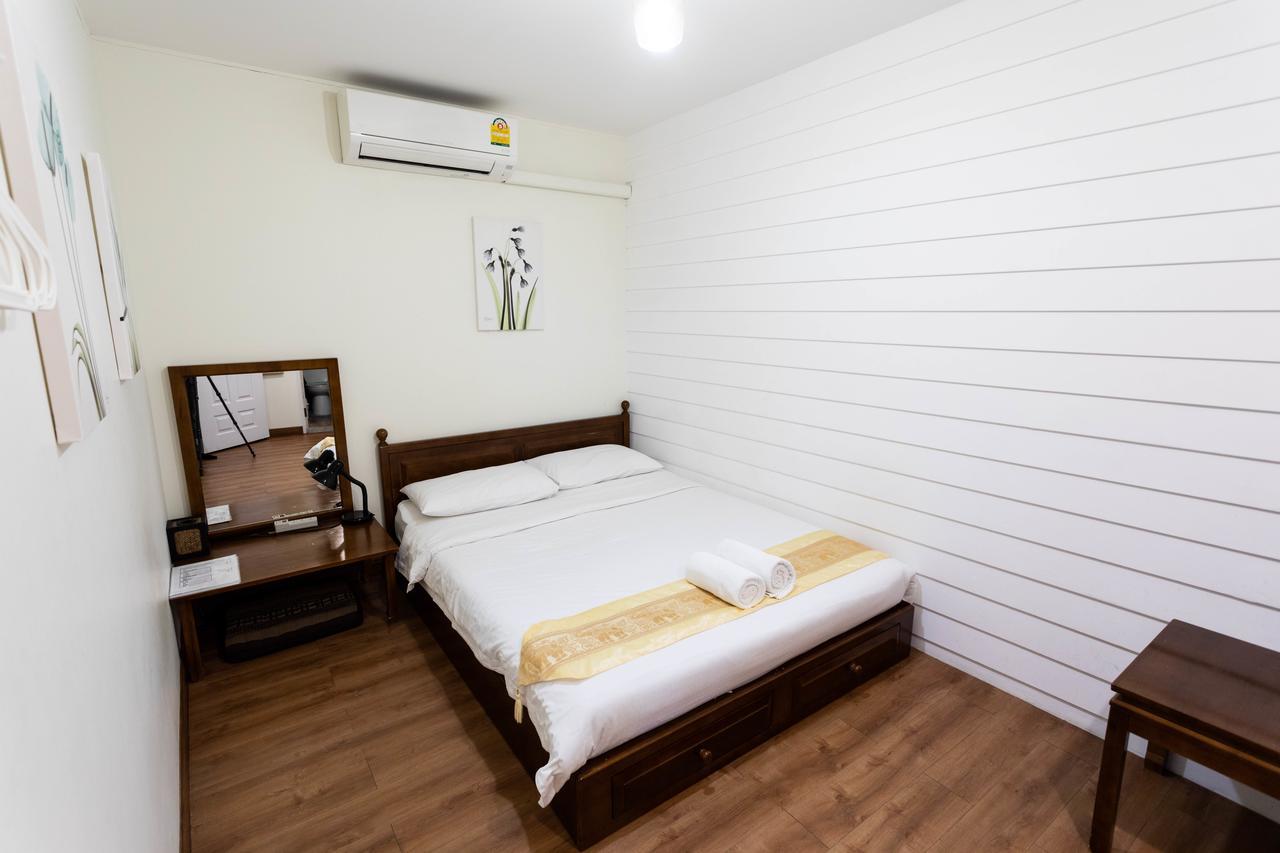 Les Fleurs Bangkok Hostel Екстериор снимка