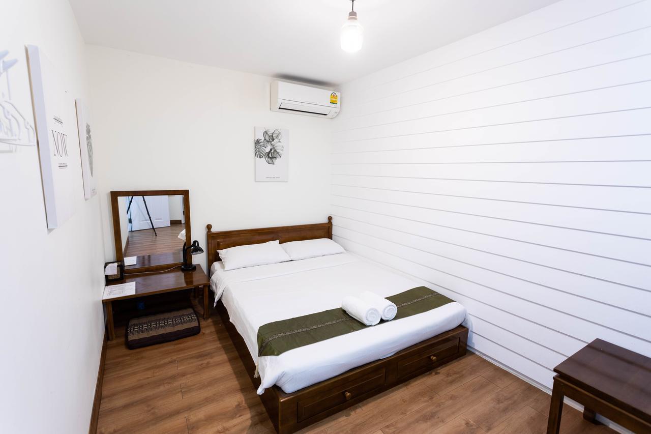 Les Fleurs Bangkok Hostel Екстериор снимка